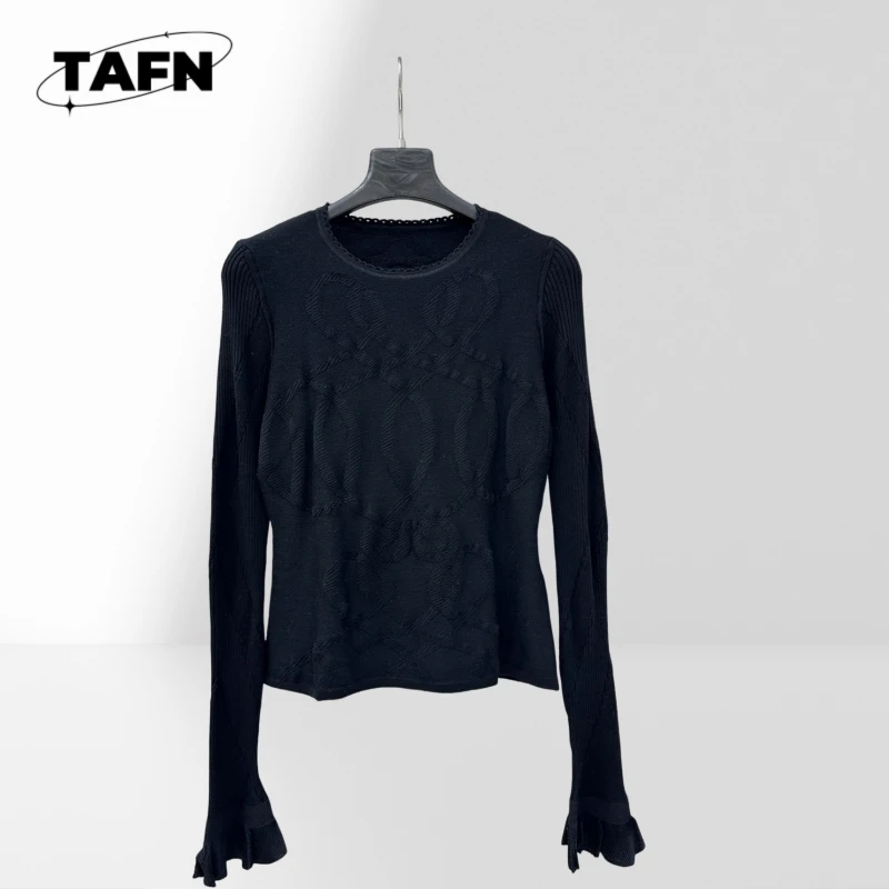 

Trendy Solid Color Knit Sweater for Men, Cozy and Fashionable for Winter Timeless Style for Every Wardrobe AI0320