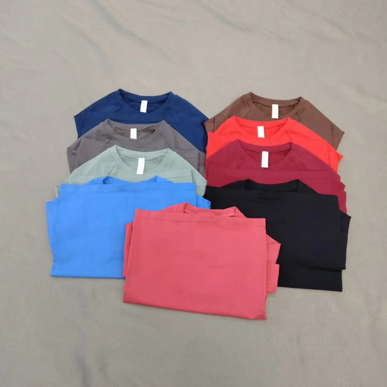 

Женская бесшовная трикотажная одежда для фитнеса: быстросохнущая, с длинным рукавом, подтягивающая бедра, облегающая, для йоги и бега