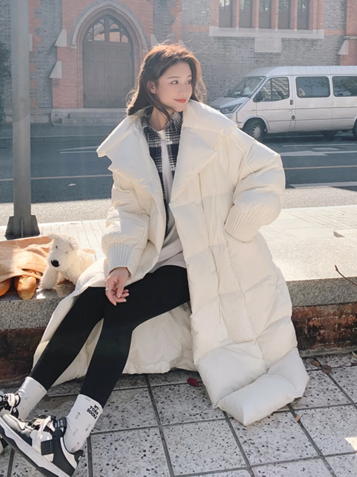 เสื้อโค้ทขนเป็ดยาวคลุมข้อเท้าสำหรับผู้หญิง รุ่น Winter Thiened คอปกใหญ่พิเศษ อุ่นมาก สีขาว  ทำจากขนเป็ดแท้