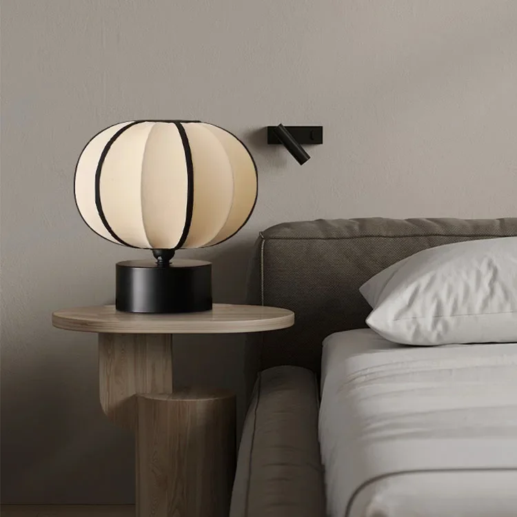 2024 French Retro Cream Style Nordic Simple Design Decorative Lamp Bedroom Bedside White Fabric Table Lamp