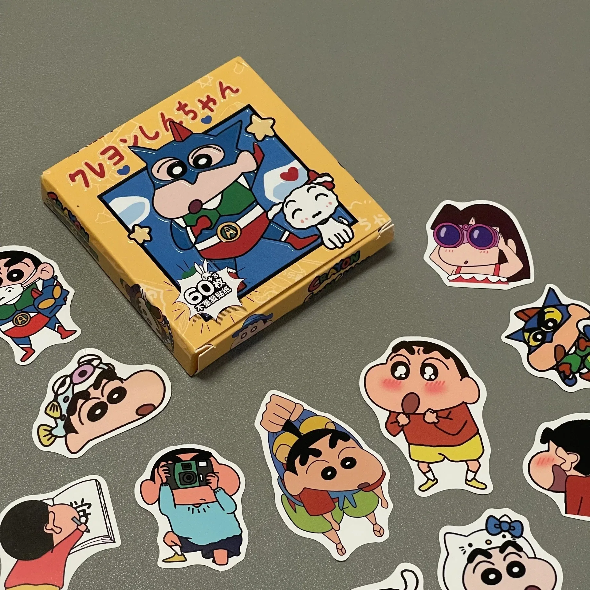 Crayon Shin-chan pegatinas bonitas de dibujos animados, juguete de periferia Kawaii, adorno para maletero, cuaderno, Cuenta de mano, decoración