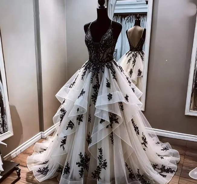 Spaghetti Backless Gothic Wedding Dress Black Lace Appliques Tiered Ruffle Tulle Ivory Country Boho Bridal Gown Customized