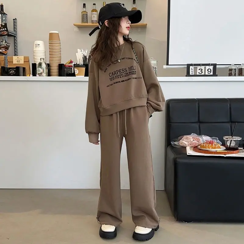 بدلة ملابس أطفال بناتي لخريف وشتاء 2025 سترة بأحرف للأطفال سترة قصيرة + بنطال ذو قصة أرجل واسعة بدلة رياضية 4 5 6 7 8 9 10 11 12 سنة