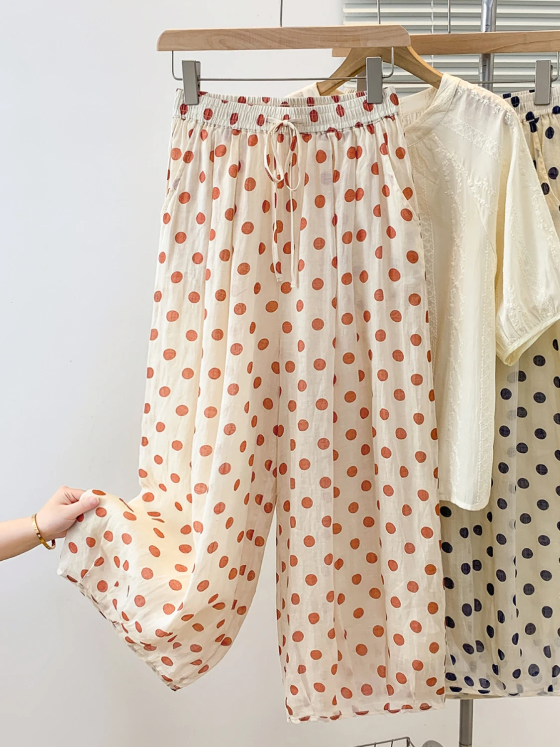 กางเกงขายาวผ้าลินินลายจุดทรงหลวมเอวยางยืดสองชั้นอเนกประสงค์ทรงหลวมกางเกงลำลองต่อต้านวัยสำหรับผู้หญิง
