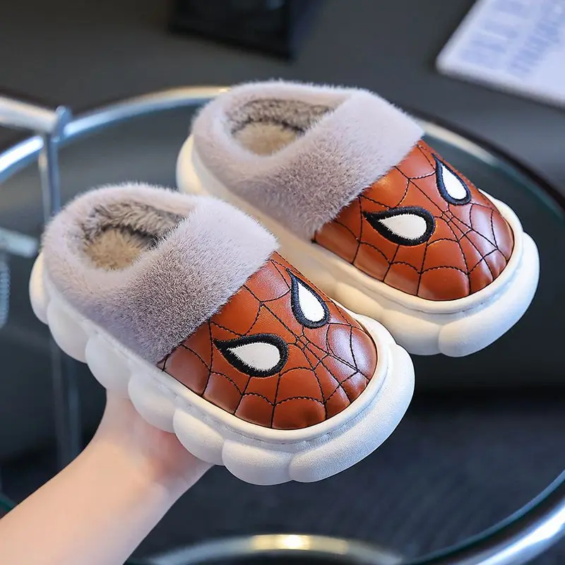 Disney jesienne zimowe kapcie dziecięce polarowe ciepłe podszyte dziewczęce i chłopięce buty domowe moda Spiderman dziecięce ciepłe buty nowość