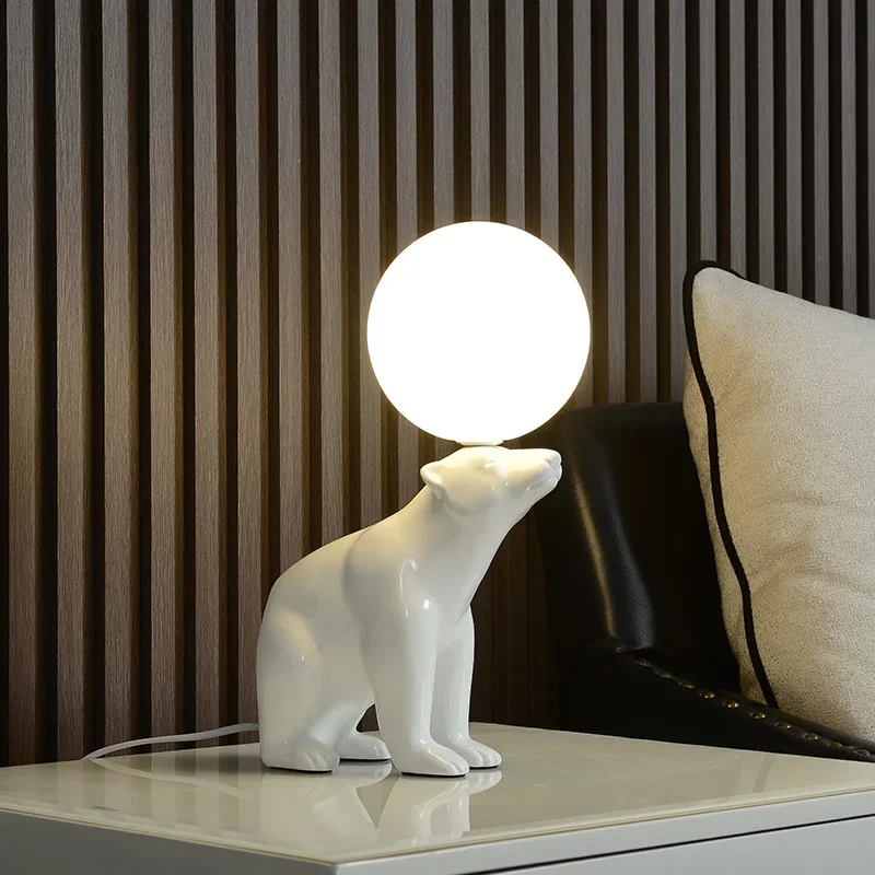 Lámpara de mesa de oso de resina de diseño nórdico, luz de escritorio Led con bola de cristal para dormitorio