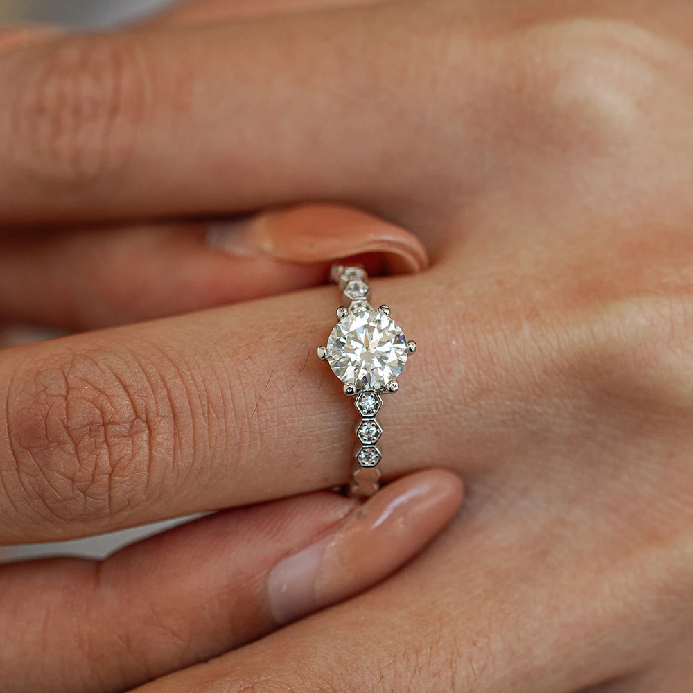 

kfvanfi 1ct/2ct Moissanite Diamond D VVS1 Women's Ring 925 Sterling Silver Plated 18k White Gold Wedding Sparkle GRA Certified