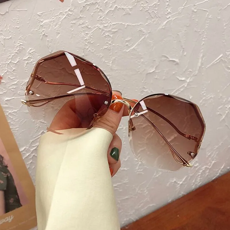 Chic Rimless Square Fashion Glasses for Women & Men - Gradient Lens Metal Frame Curved Temples image 3