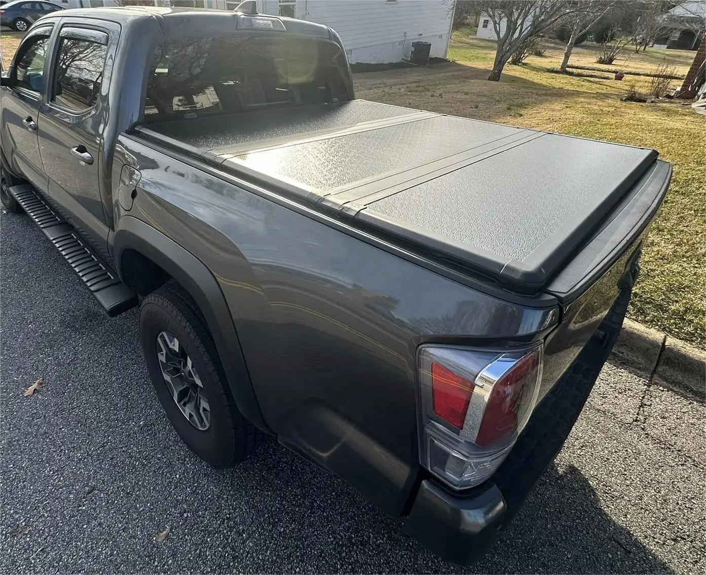 Wholesale Aluminum Alloy High Quality Hard Folding Truck Bed Cover Kit Hard Tri-Fold Tonneau Cover For Toyota Tacoma 5ft/6ft