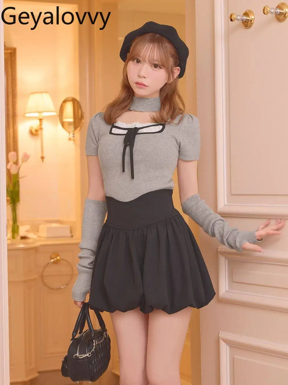 

Новая универсальная черная короткая юбка-фонарик 2026 года для девочек с изогнутой линией талии, высокой талией и эффектом похудения, с защитными шортами