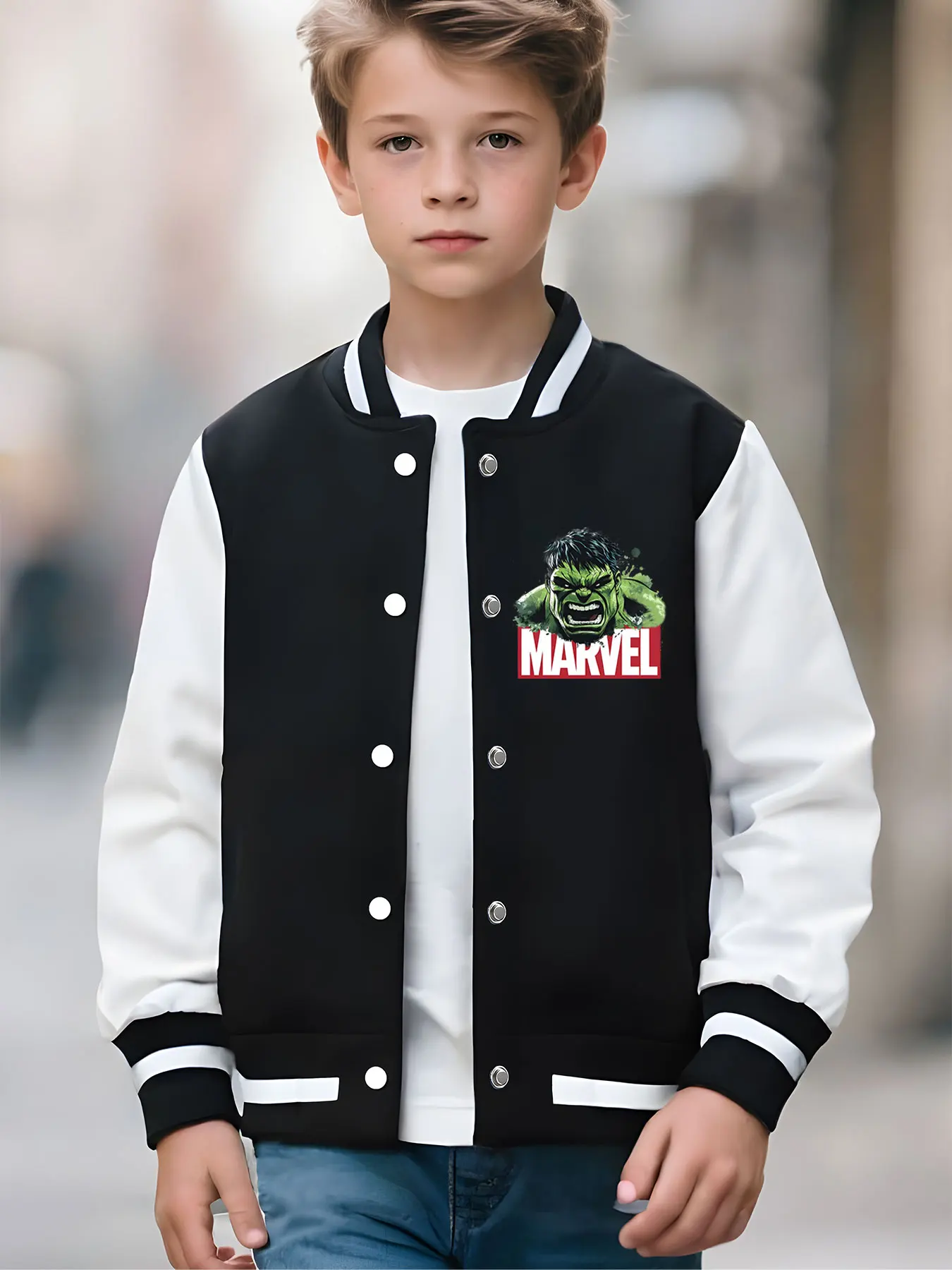 Personalisierte Baseballjacke für Jungen von MINISO Marvel Hulk – herrschsüchtiger Porträtdruck von Hulk, doppelseitig zur Förderung eines Geistes von Pow
