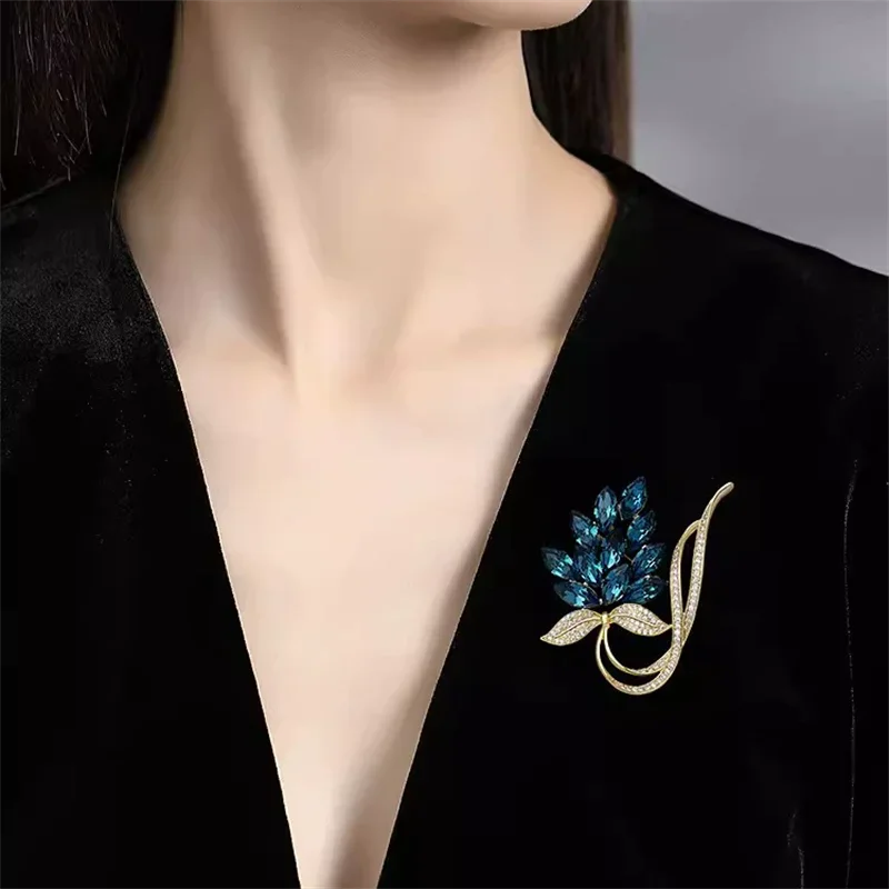 1pc Delicate Brooch for Women Men Eye-Catching Pin Accessory for Stage&Special Occasions Memorable Gift Item 2025