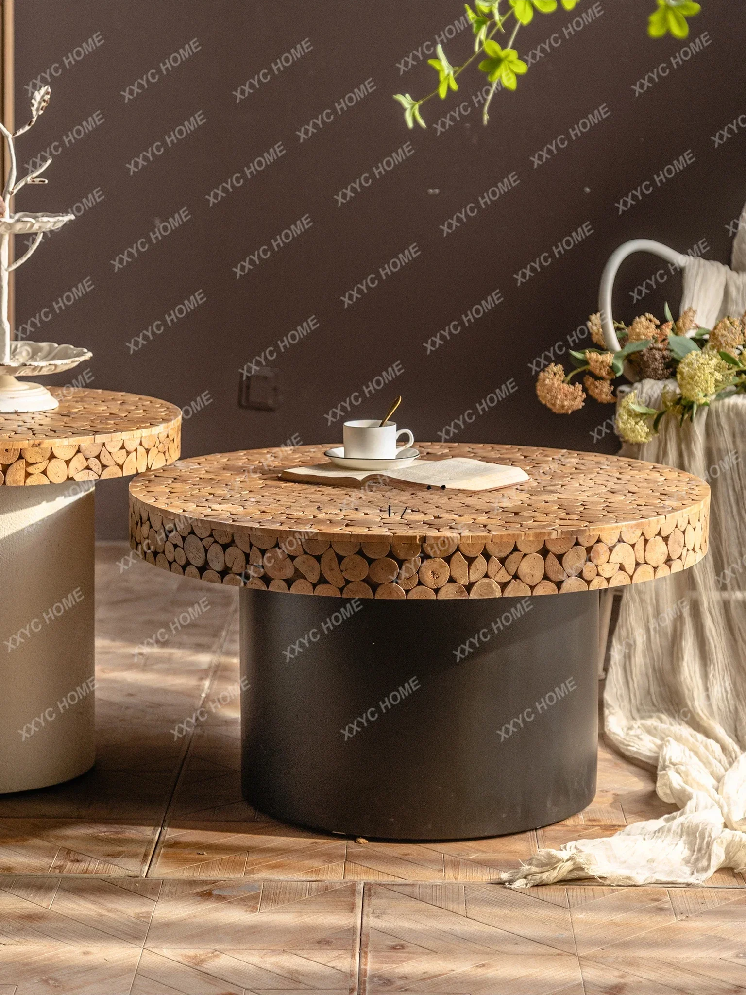 طاولة شاي بخياطة من الخشب الصلب على طراز Ruili B & B طاولة صغيرة فنية مستديرة متعثرة