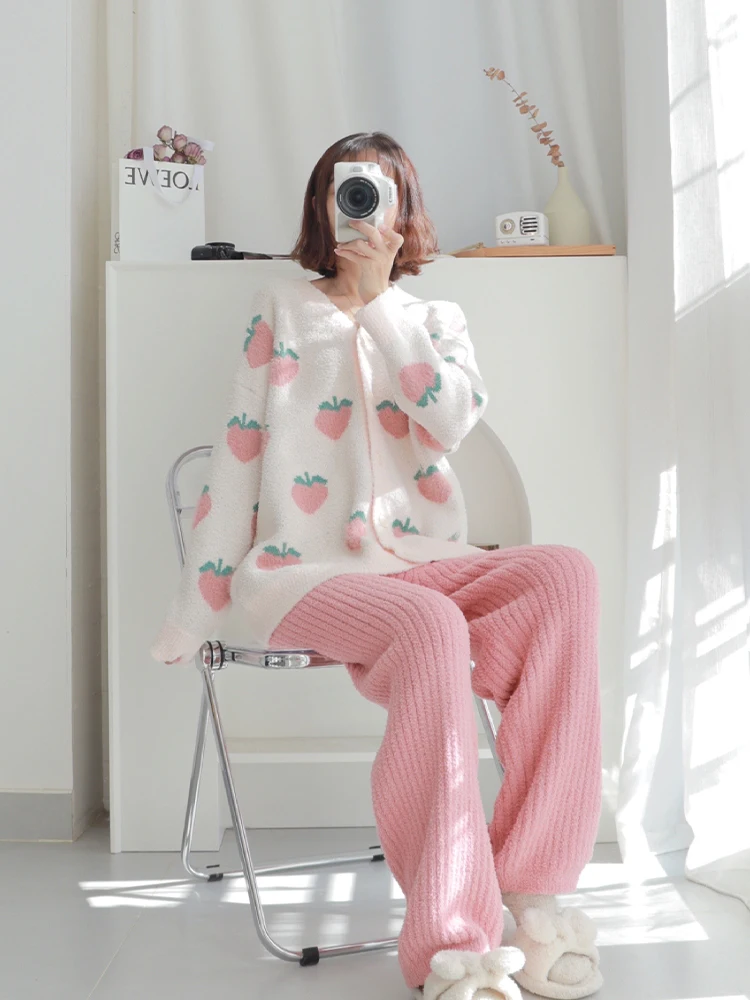 

Strawberry Pajamas Women's Autumn and Winter Home Clothes Coral Fleece Thickened Outwear Suit You can wear it on the street.