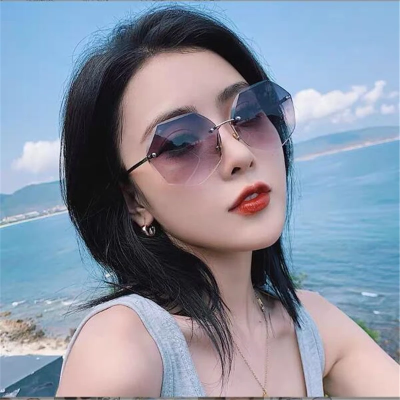 

Stylish metal frame polygon sunglasses for women Sun protection UV protection Luxury Beach casual glasses