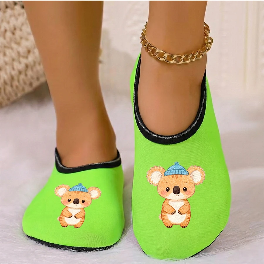 شبشب داخلي نسائي لطيف بتصميم وجه مبطن بالقطيفة وجيد التهوية، مناسب للمنزل والشاطئ واليوجا