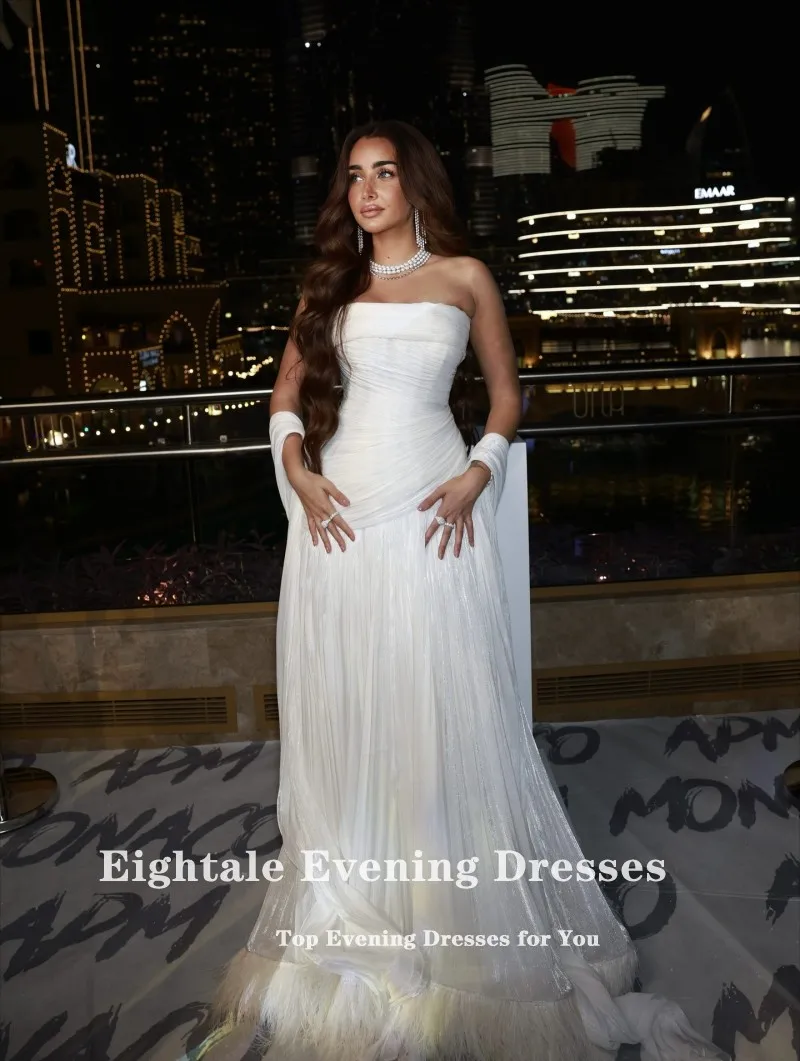 ชุดราตรีเอทิลเล่ แบบไร้สาย จับจีบยาวกรอมพื้น ผ้าเครปสีงาช้าง ตกแต่งขนนก สำหรับงานพรอมหรืองานเลี้ยง  ชุดราตรี