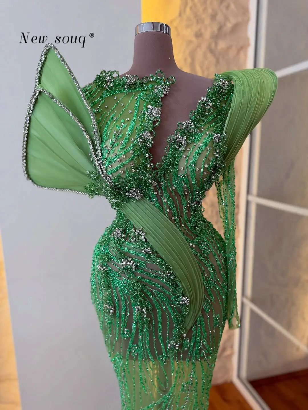 

Green Arabic One-Shoulder Long Sleeve Evening Dresses with Illusion Crystals Beading Sparkle Wedding Party Gown Customized