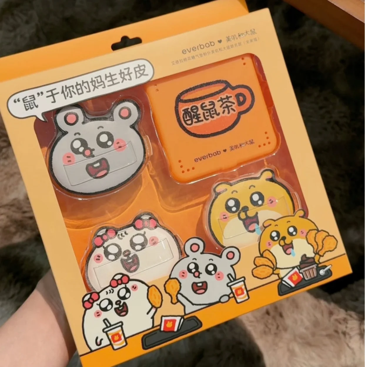 Puszysty pędzelek do makijażu Everbab Mouse Play Rubycell, gąbka typu marshmallow, uroczy, do stosowania na sucho i na mokro, do pudru / podkładu, narzędzia do makijażu.