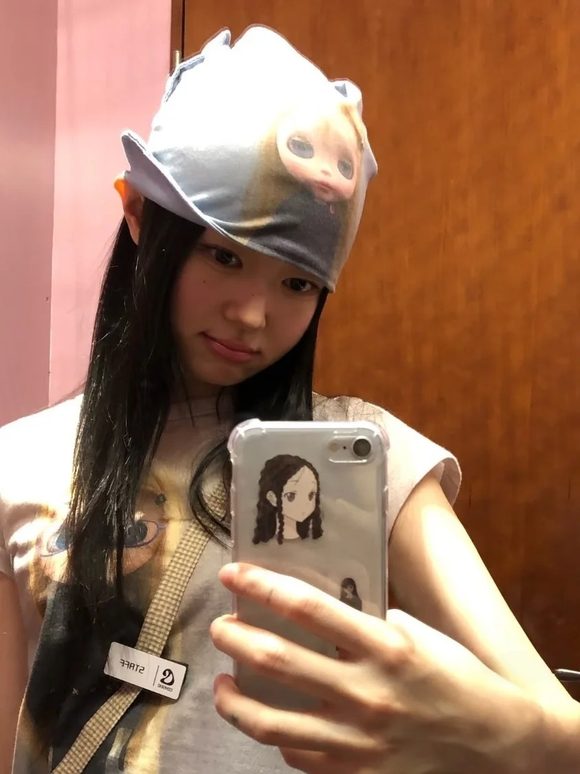調節可能なボタン付きヘッドスカーフハット、スモイド・コイセオコラボレーション、大きな目をした漫画風、日本のファッション、通気性のあるコットン、ユニセックス