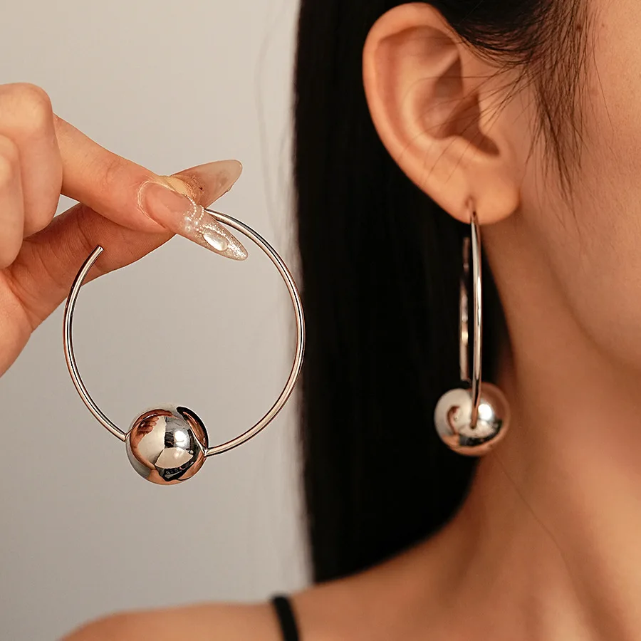 Exaggerated round stud earrings, fashion trend cold wind earrings, light luxury high-end earrings