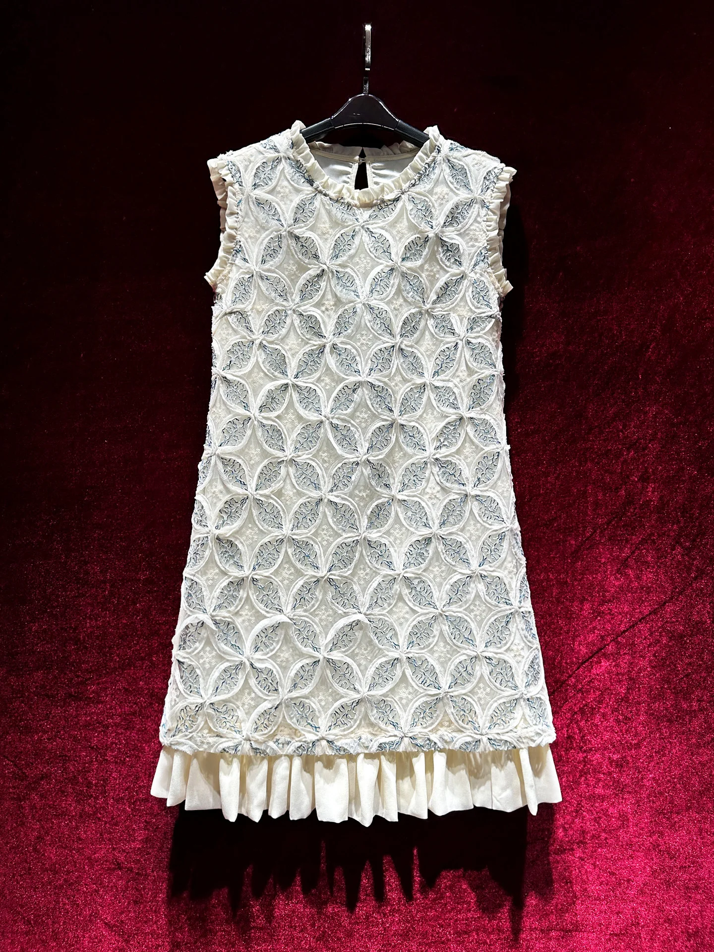 

New Embroidery A-line Dress For Women Sleeveless Hip Skirt Summer Female Slim O-neck Dresses Personality Mujer Robe Clothes