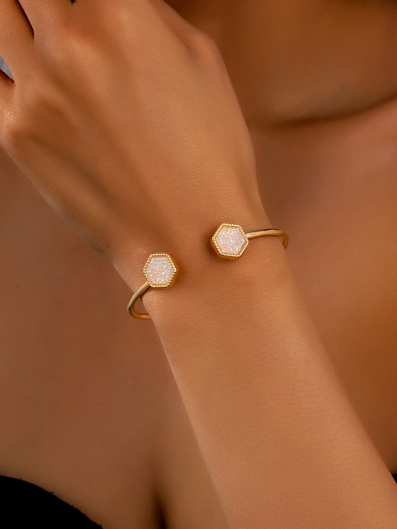 A Gold-Plated Hexagonal Crystal Cluster Open Bracelet, Minimalist Style with Imitation Opal and Geometric Design, Fashionable, Elegant, and Versatile