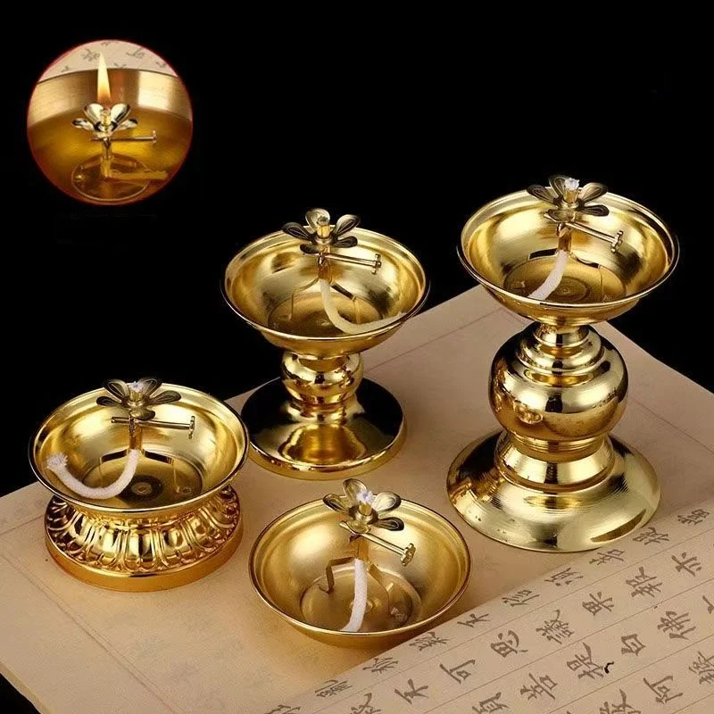 Lampe à huile dorée en métal avec couvercle en verre coupe-vent, porte-bougie pour autels bouddhistes, temples, maisons, prières, décorations religieuses pour les fêtes