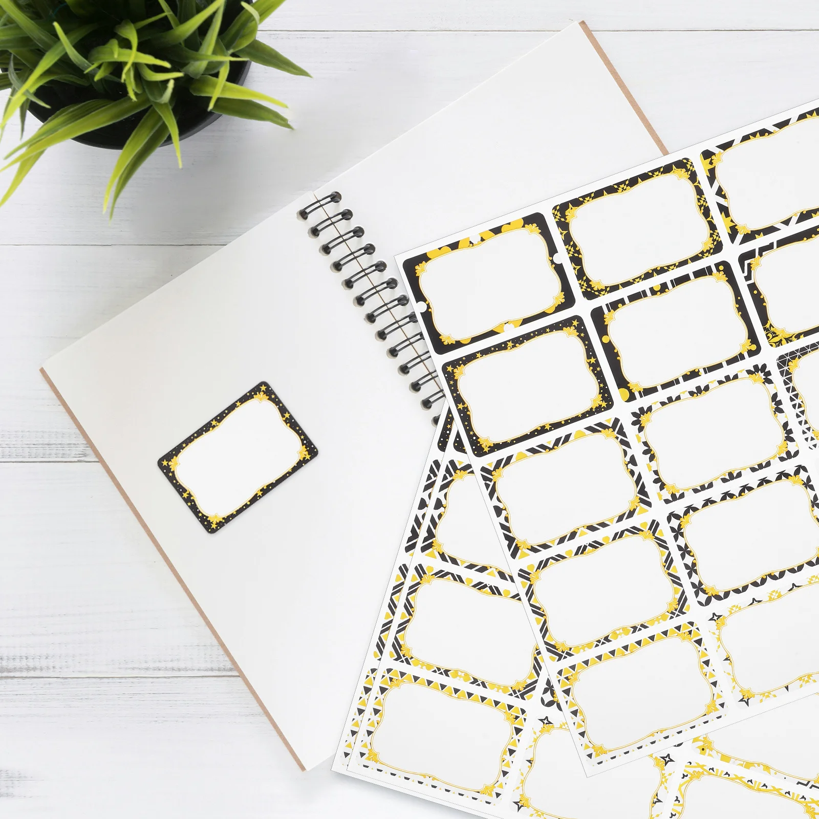 ป้ายชื่อสีสันสดใส 23 แผ่น สติ๊กเกอร์กาว ทนทาน ง่ายต่อการลอกและติดสำหรับอุปกรณ์การเรียน อุปกรณ์สำนักงาน