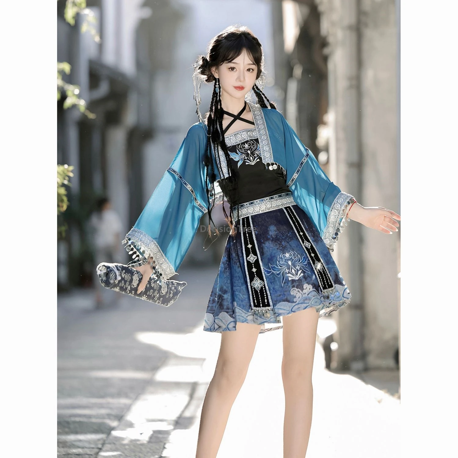 

2025 improved daily shopping Hmongb clothing chinese yun nan travel hanfu Exotic temperament vintage fashionable hanfu outfit