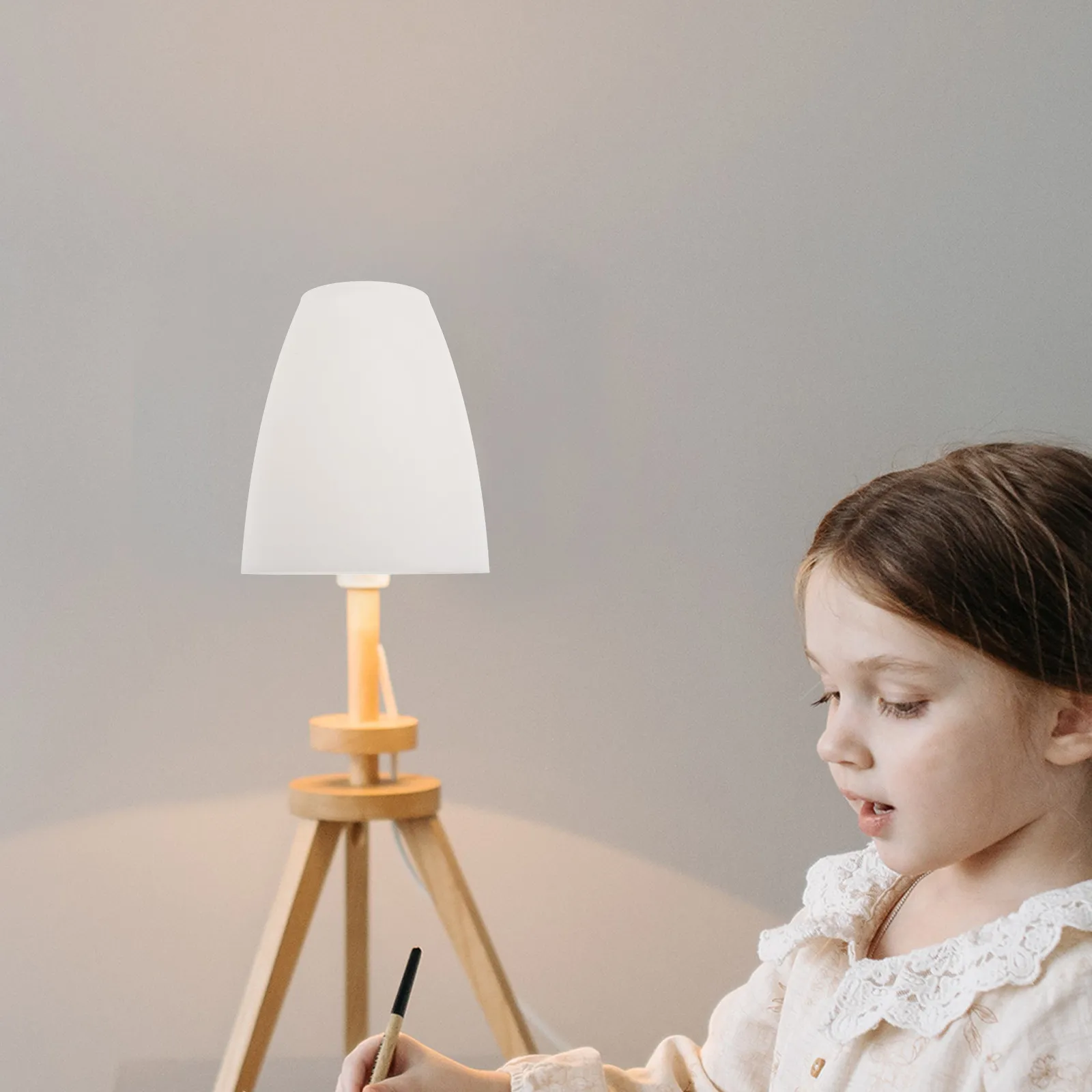 

Сменный пластиковый плафон для подвесных, потолочных, настольных, напольных и настенных светильников, декоративный световой рассеиватель