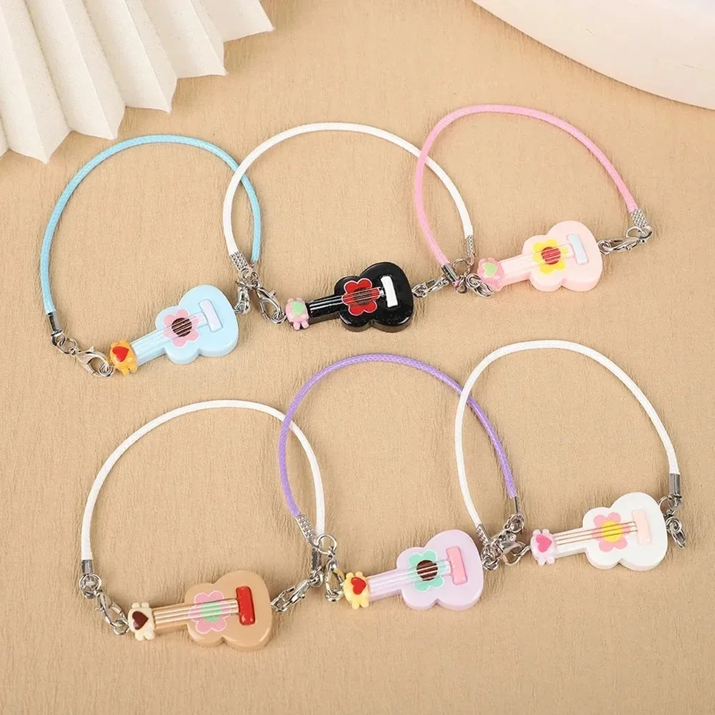 Mini Gitara Zawieszka dla Lalki Labubu BJD Śliczny Mały Mini Instrument Muzyczny Ozdoba Zawieszka z Kreskówki Słodki Prezent dla Pary