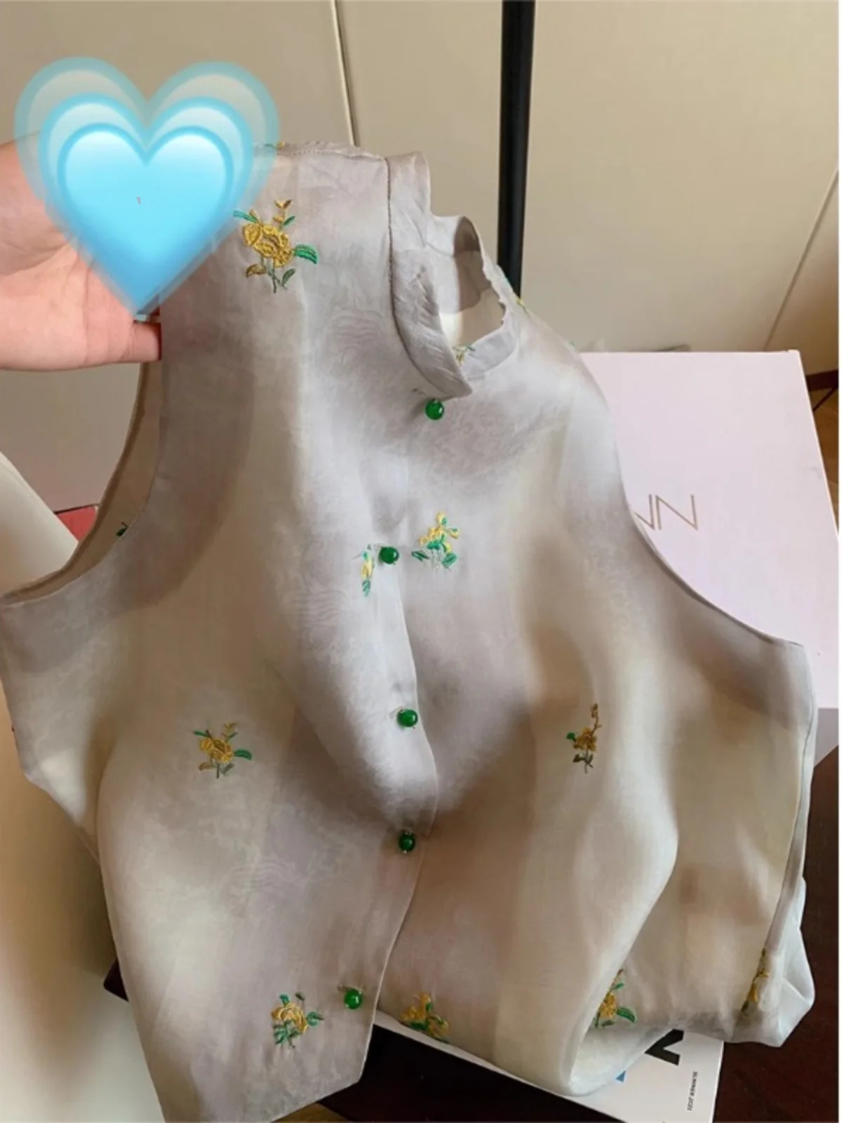 เสื้อกั๊กผู้หญิงสไตล์จีนใหม่ ปักลายหนัก แนววินเทจ ลายชาติพันธุ์  คอตั้ง  พร้อมแผ่นเสริมไหล่  สำหรับใส่ซ้อนชั้นในฤดูร้อน