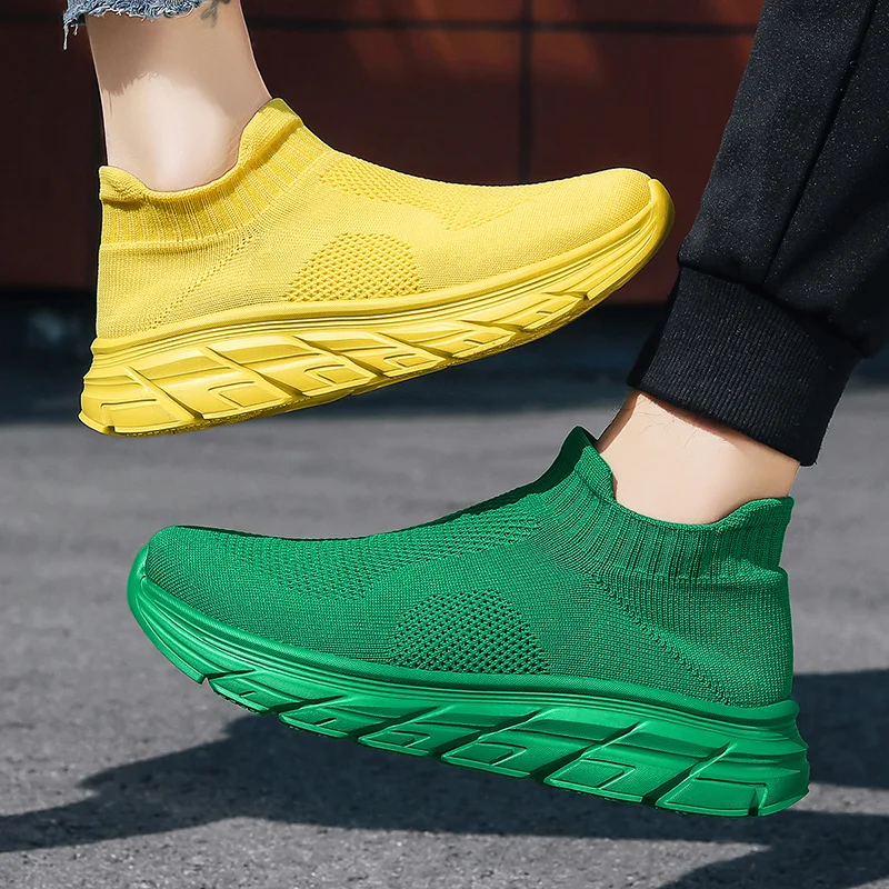 Venda quente barato tênis masculino moda verde tênis de corrida feminino meias respiráveis sapatos deslizamento-on leve unisex sapatos esportivos