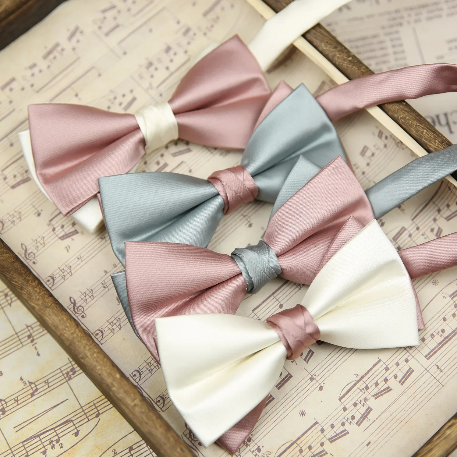 Men's dual color patchwork, cross color contrast, retro Korean version banquet bow tie, casual groom and best man dress bow tie