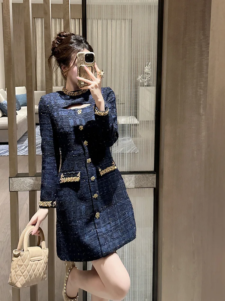 Nowa wiosenna odzież dla kobiet, mały pachnący styl, wycięta jednorzędowa sukienka o linii A z koralikami w talii