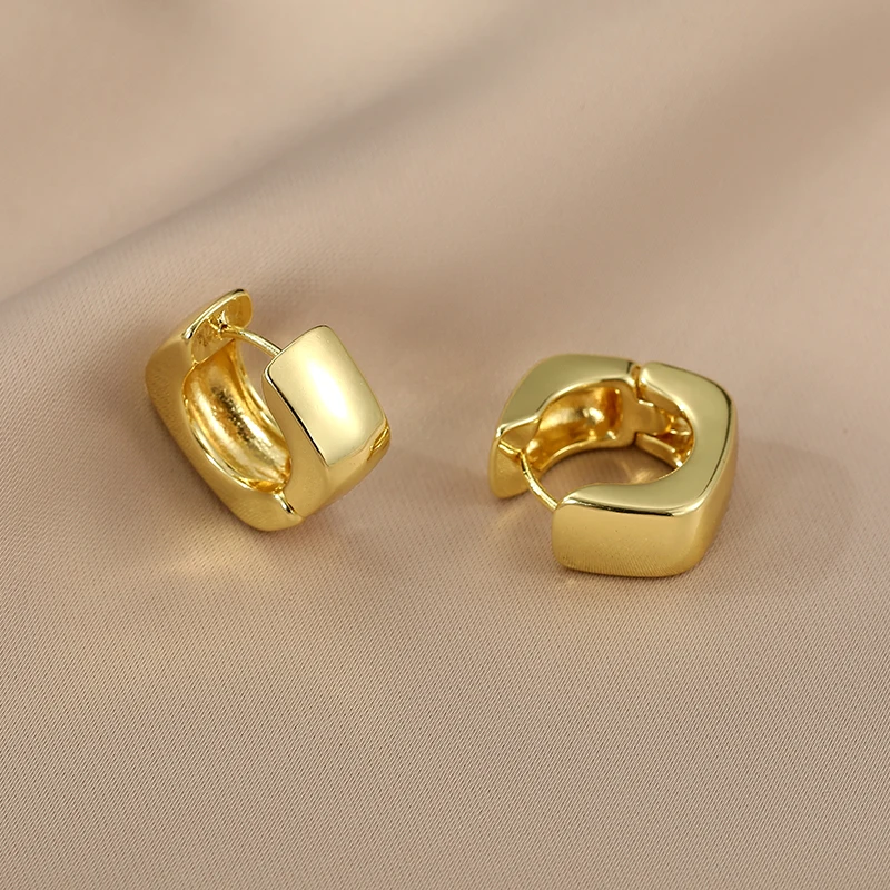 2023 חדש פשוט נחושת סגסוגת חלק מתכת חישוק עגילי עבור אישה אופנה קוריאני תכשיטי טמפרמנט ילדה של יומי ללבוש עגילים