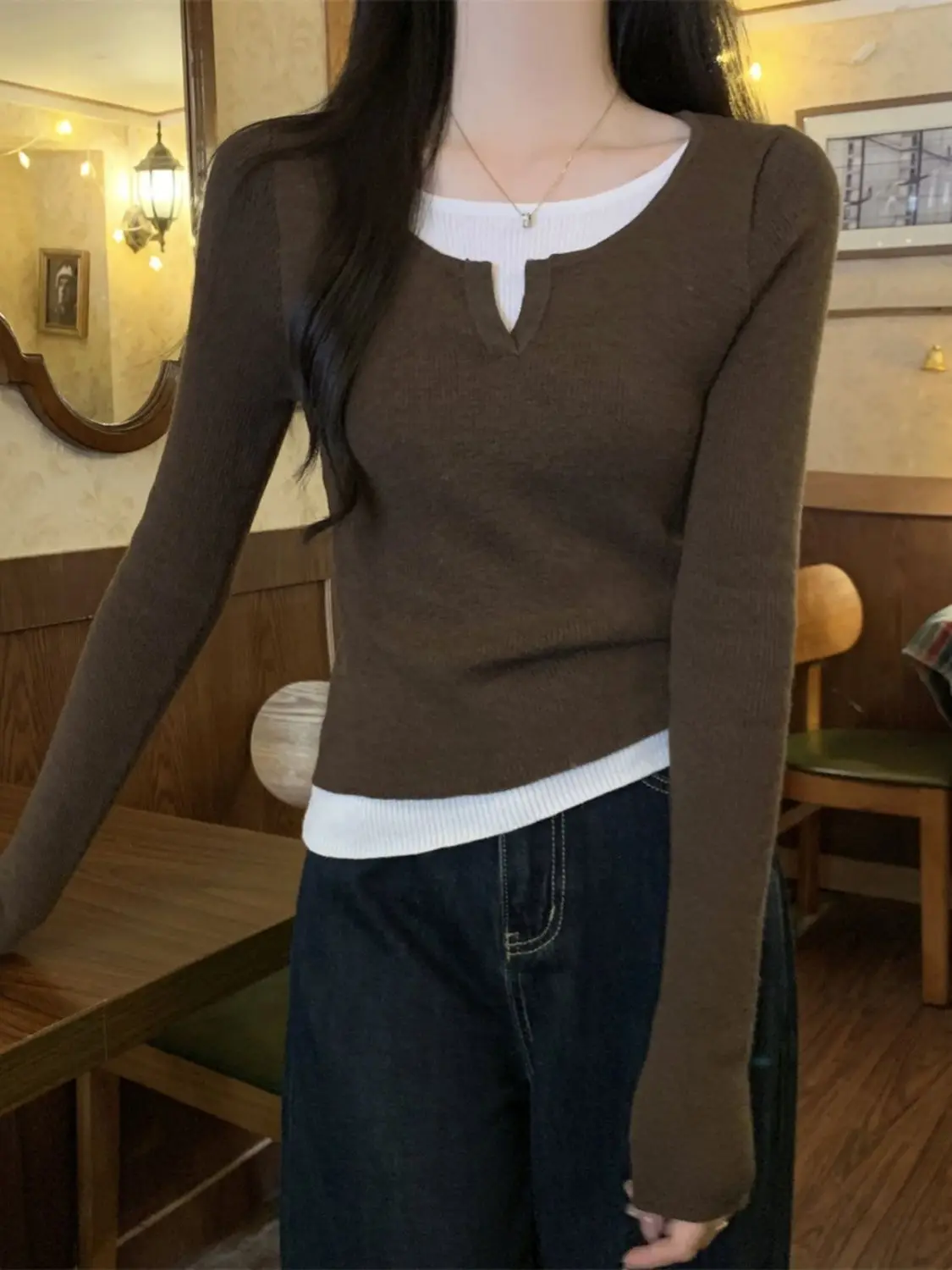 Jesienny Design - Kawa Kolor Wyszczuplający Dekolt V Pikantna Dziewczyna Długi Rękaw Warstwa Bazowa