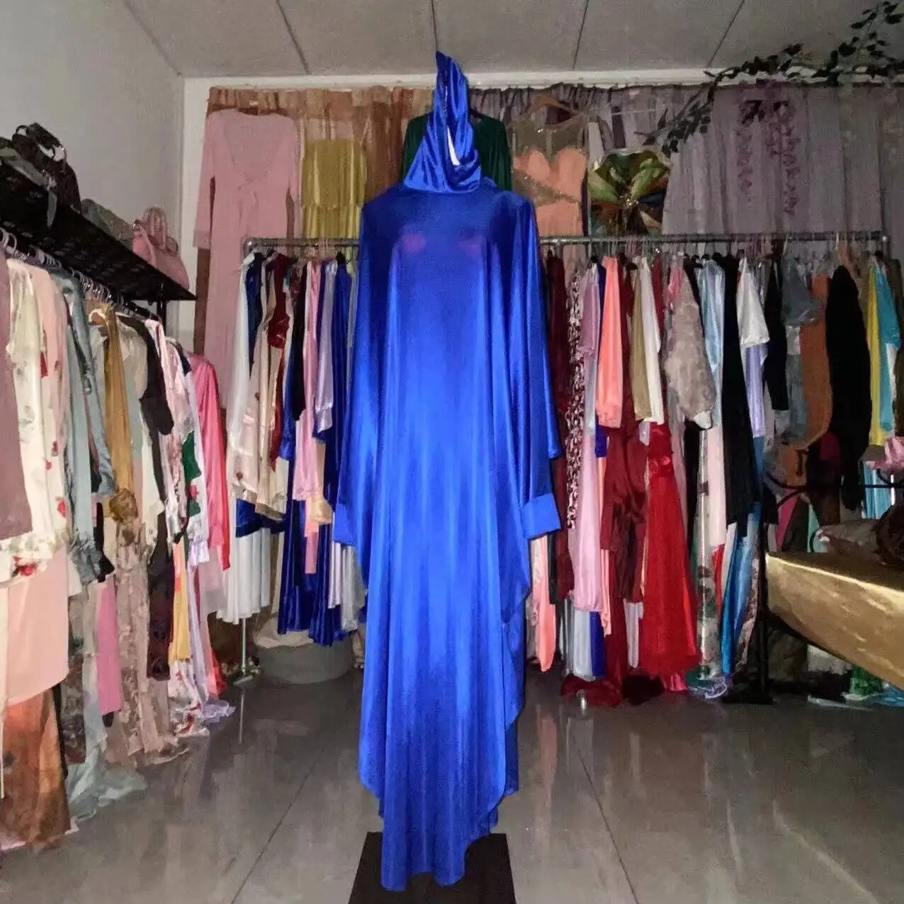 Länge 1,35 m, 40–180 kg, glänzendes Damen-Satin-Kleid mit Fledermausärmeln, lockeres Maxikleid, Übergröße, Schlaf-Pyjama-Robe