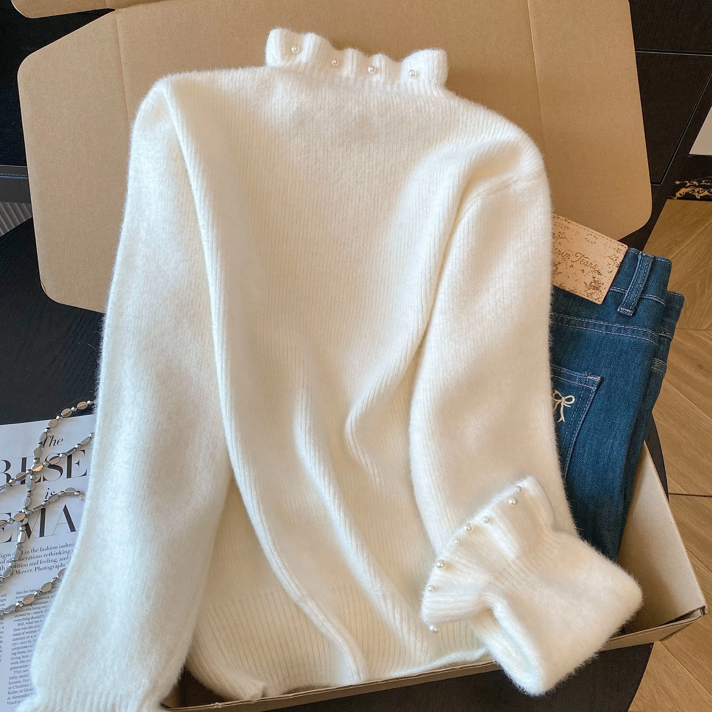 เสื้อสเวตเตอร์แขนยาวผู้หญิง สไตล์ Y2K ปักมุก คอสูงปานกลาง เสื้อซับในสไตล์เซียวเซียงเฟิง เสื้อท่อนบนสำหรับฤดูใบไม้ร่วง