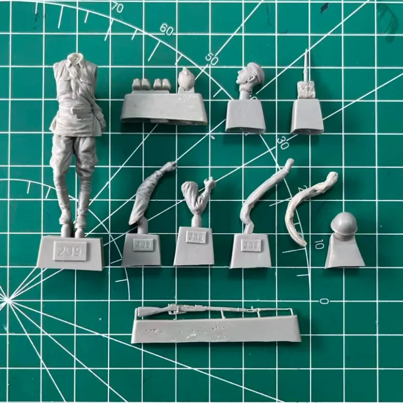 1/35 Scale Die Cast Resin Figure Assembled Model Kit Russian Winter Infantry 1 Man Unassembled and Unpainted Diorama GK Toys