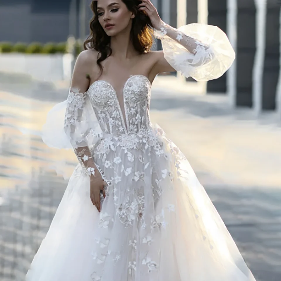 ชุดแต่งงานทรงเอไลน์ปี 2025 แขนพองแต่งลูกไม้หรูหรา เปิดไหล่ โชว์หลัง กระโปรงยาวแบบคอร์ทเทรน ผ้าทูลล์ สำหรับผู้หญิง