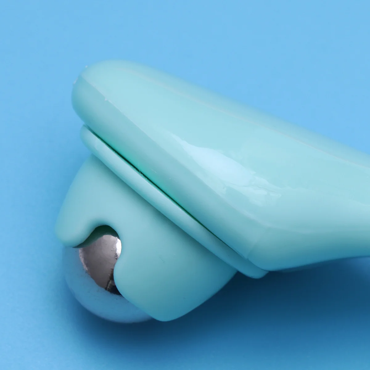 

2Pcs Eye Roller Massager Compact Anti Aging Device for Eye Circulation Improvement and Beauty Enhancement Massage Stick