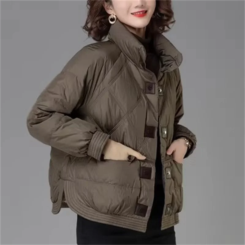 Short Down Jacket for Women in Winter 2024 New Loose Design Feeling Niche Small Stature Fashionable White Duck Down Jacket for