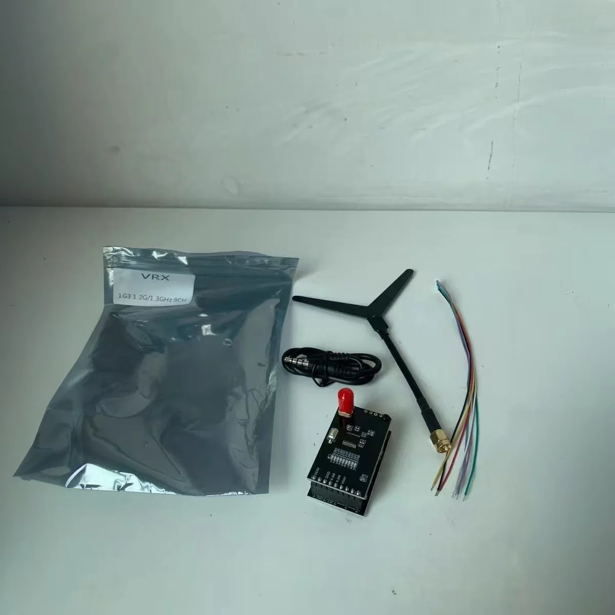 Long Range FPV VRX 1.2G/1.3G Skyzone Video Receiver With AV Out 9CH (1050MHz-1380MHz) FPV Video Receiver for RC Drone Goggles
