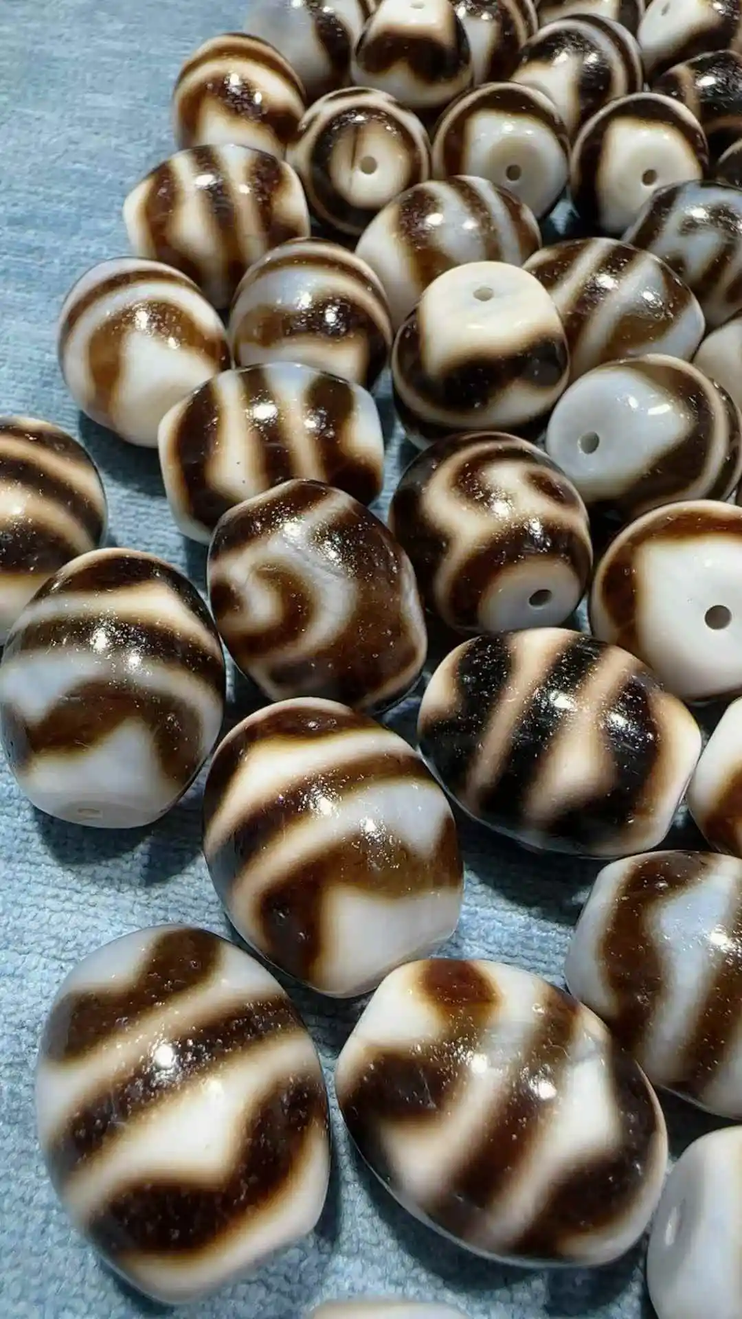 

10pcs/lot Daluo 19*22 Black Gold Color Dzi Beads two Patterns Agate Dzi Beads for Necklace and bracelets Free Shipping