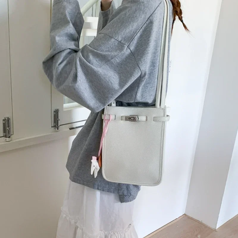 

Paris Chic Luxury Messenger Purse Bag - Women's Crossbody Tote With Retro Solid Color & Premium Leather Finish