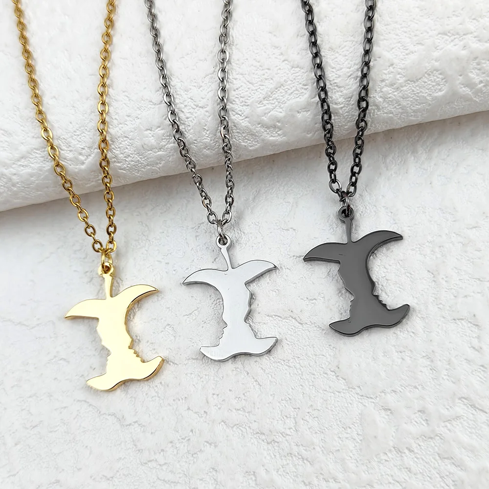 

Couple Apple Pendant Necklace, Artistic Heterosexual Face Contour Personalized Jewelry, Niche Literary Unique Accessories.