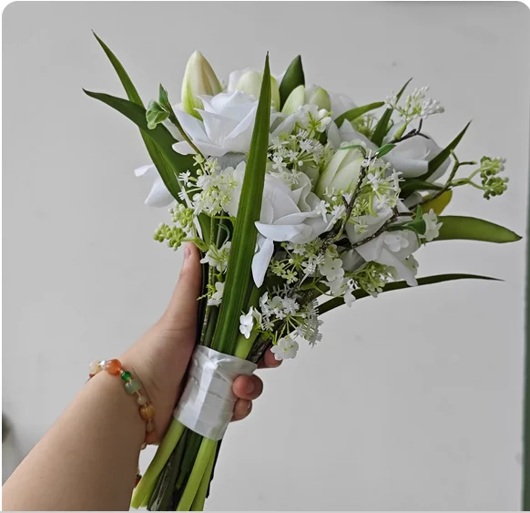 Hand-held fan bouquet registration certificate bouquet bridal wedding fake flowers mix and match tulip white rose studio photogr