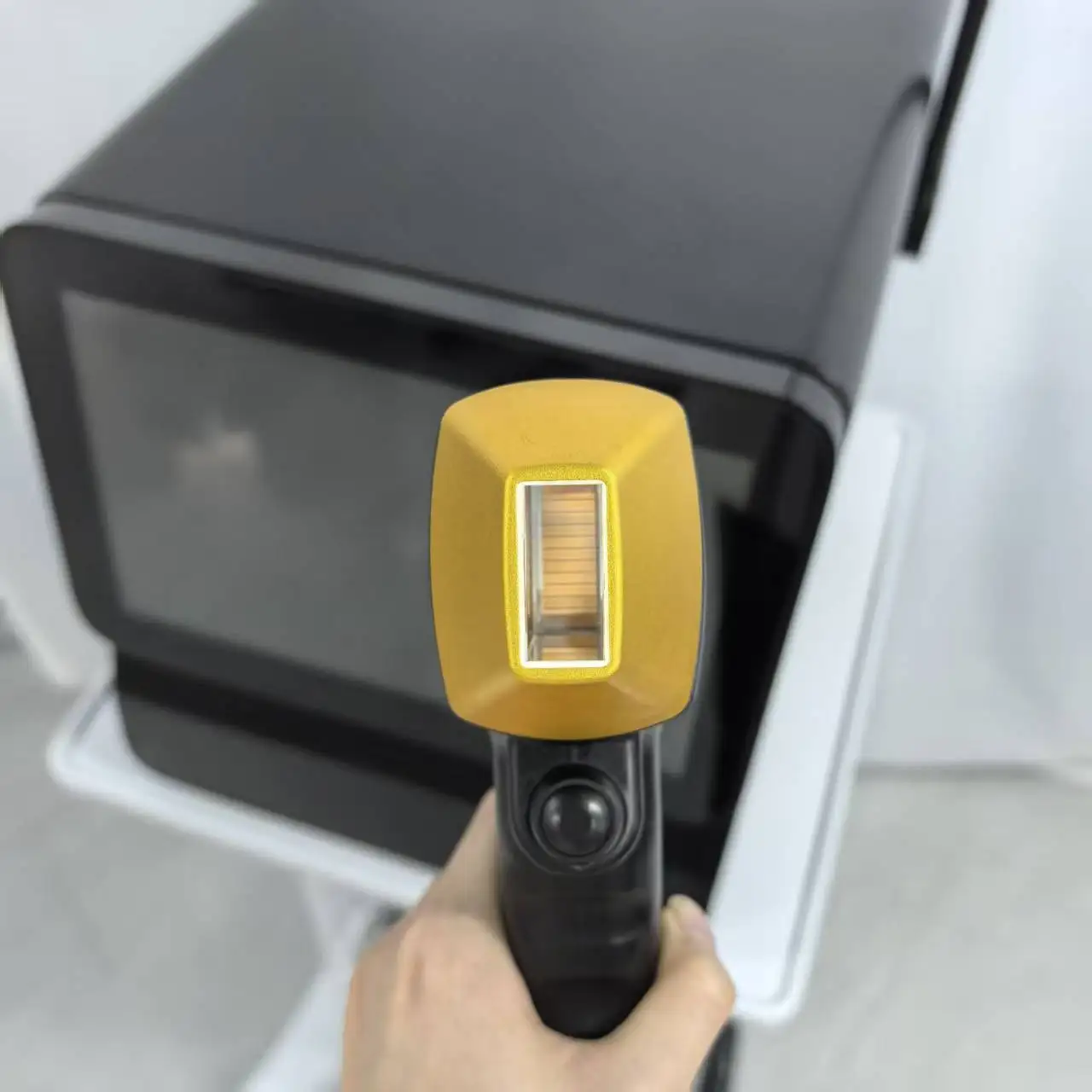 

Professional 3 Wavelength 808nm Portable Ice Platinum Diode Hair Remover Painless Body Hair Removal Device With Long Lasting